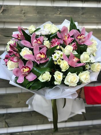 Букет цветов из: Розы и Хризантемы в Куровском