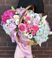 Композиция солнечный день в Куровском Цветочная композиция из Розы, Хризантемы, Пионы и Лизиантусы в корзине в Куровском