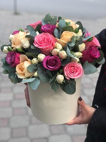 Цветочная композиция из Розы в шляпной коробке в Куровском