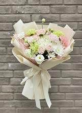 Букет цветов из:  Гвоздики, Розы, Лизиантусы и Хризантемы #REPLACE_PRED# Куровском