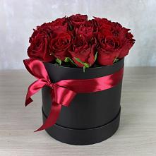 Цветочная композиция из Розы в шляпной коробке в Куровском